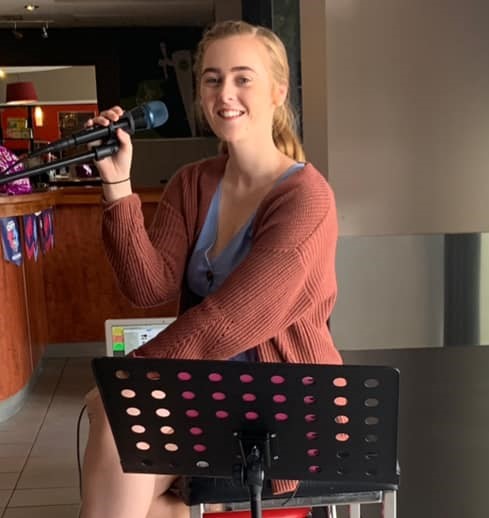Tahli Thomas singing in Bundaberg