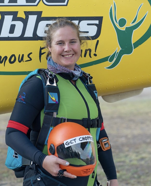 Natisha speed skydiving