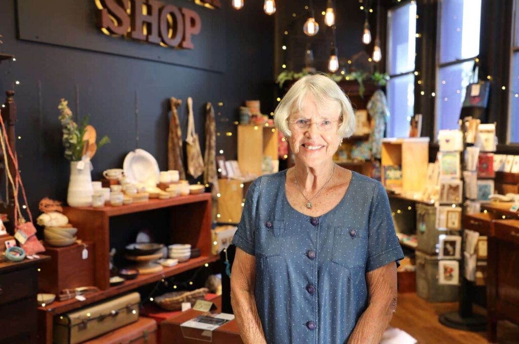 Art gallery volunteer