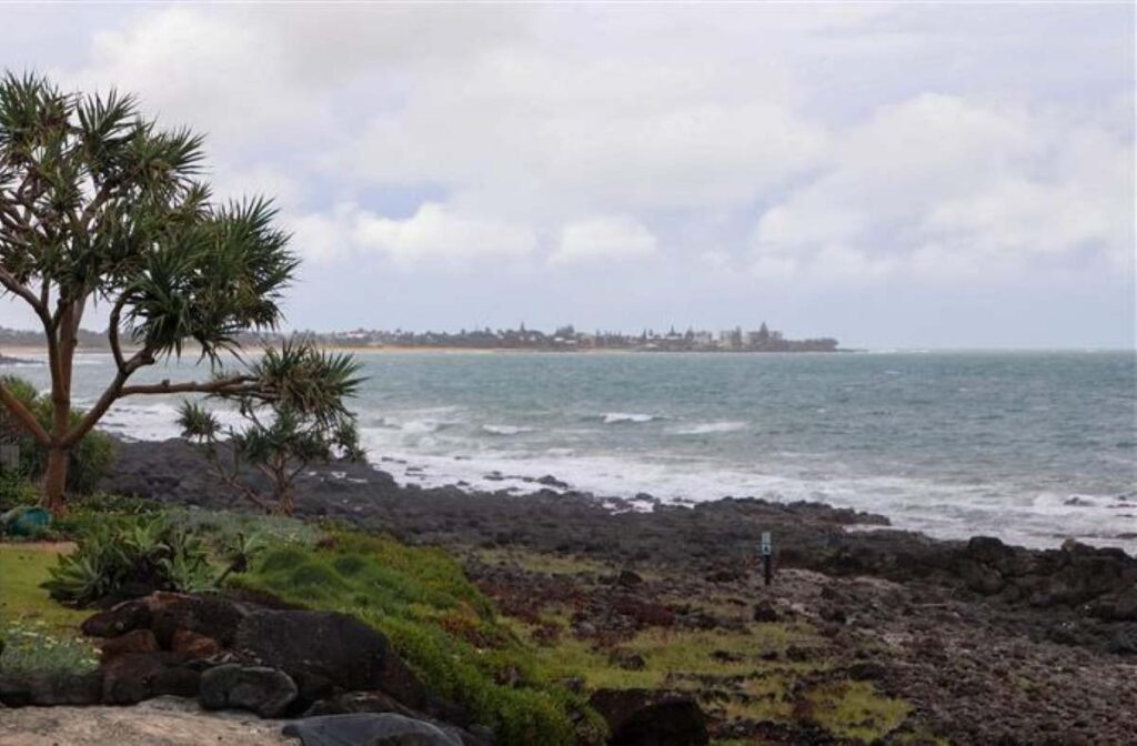 warm windy beaches weekend