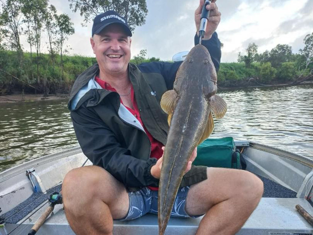 Richard Jenner with a cracking 75cm dusky flat head.