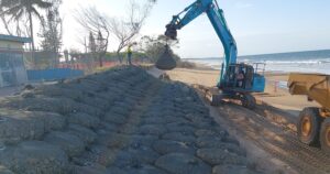 A total of 60 one-tonne sand-filled fertiliser bags and 250 one-tonne rock bags, filled with 75mm ballast rock, have been strategically placed to safeguard the area.
