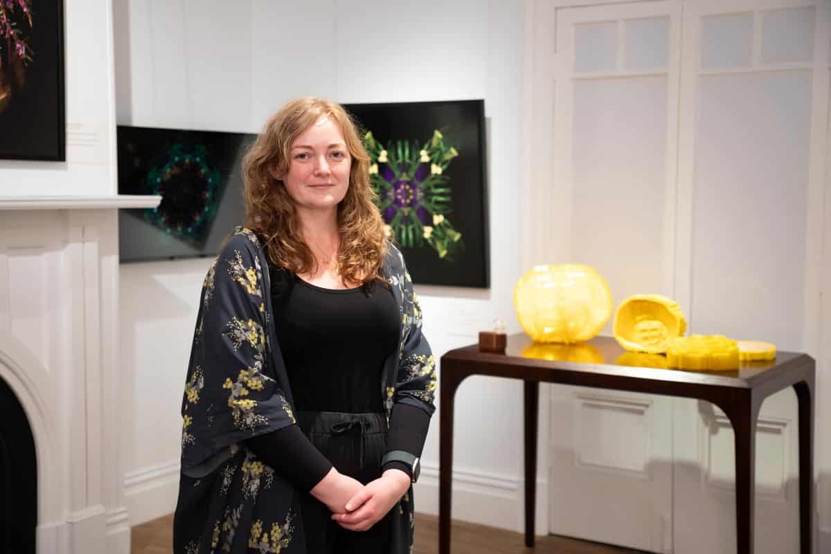 Local artist captivates with multi‑sensory Furari Flores exhibition