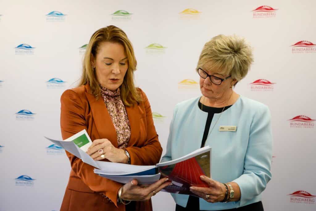 Mayor Helen Blackburn and Division 3 Councillor Deb Keslake.